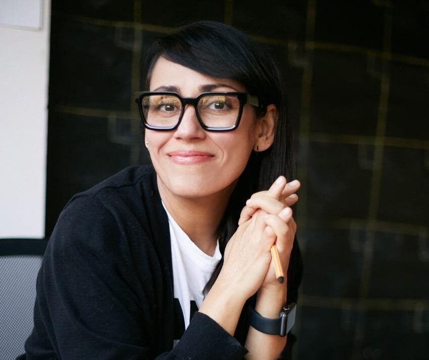 Amic Parlante's B-Side: The Strategy for Expansion into Chile