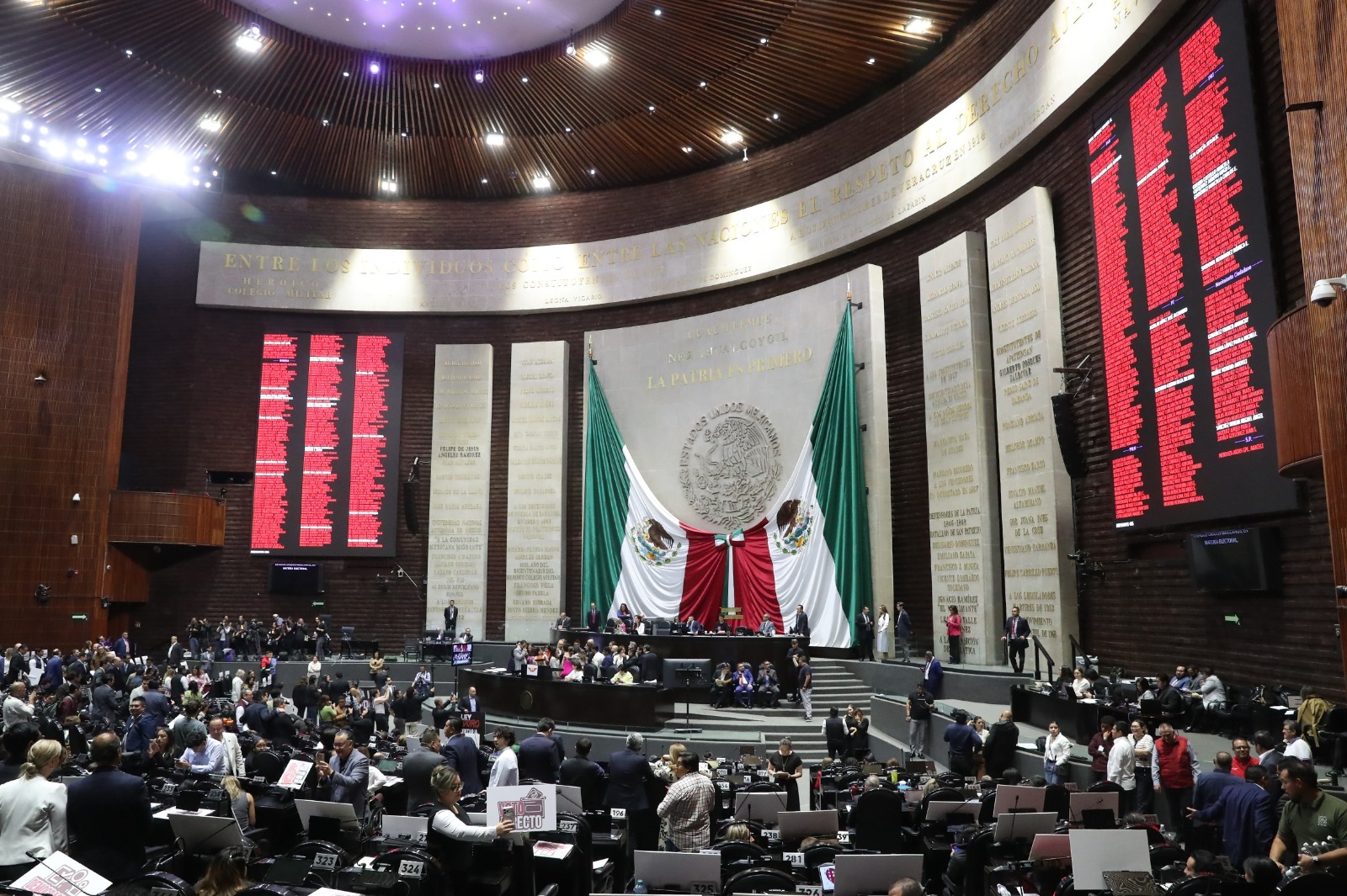 President Claudia Sheinbaum Faces First Rejection: Deputies Vote Down Electoral Reform; Morena Announces 'Plan B'