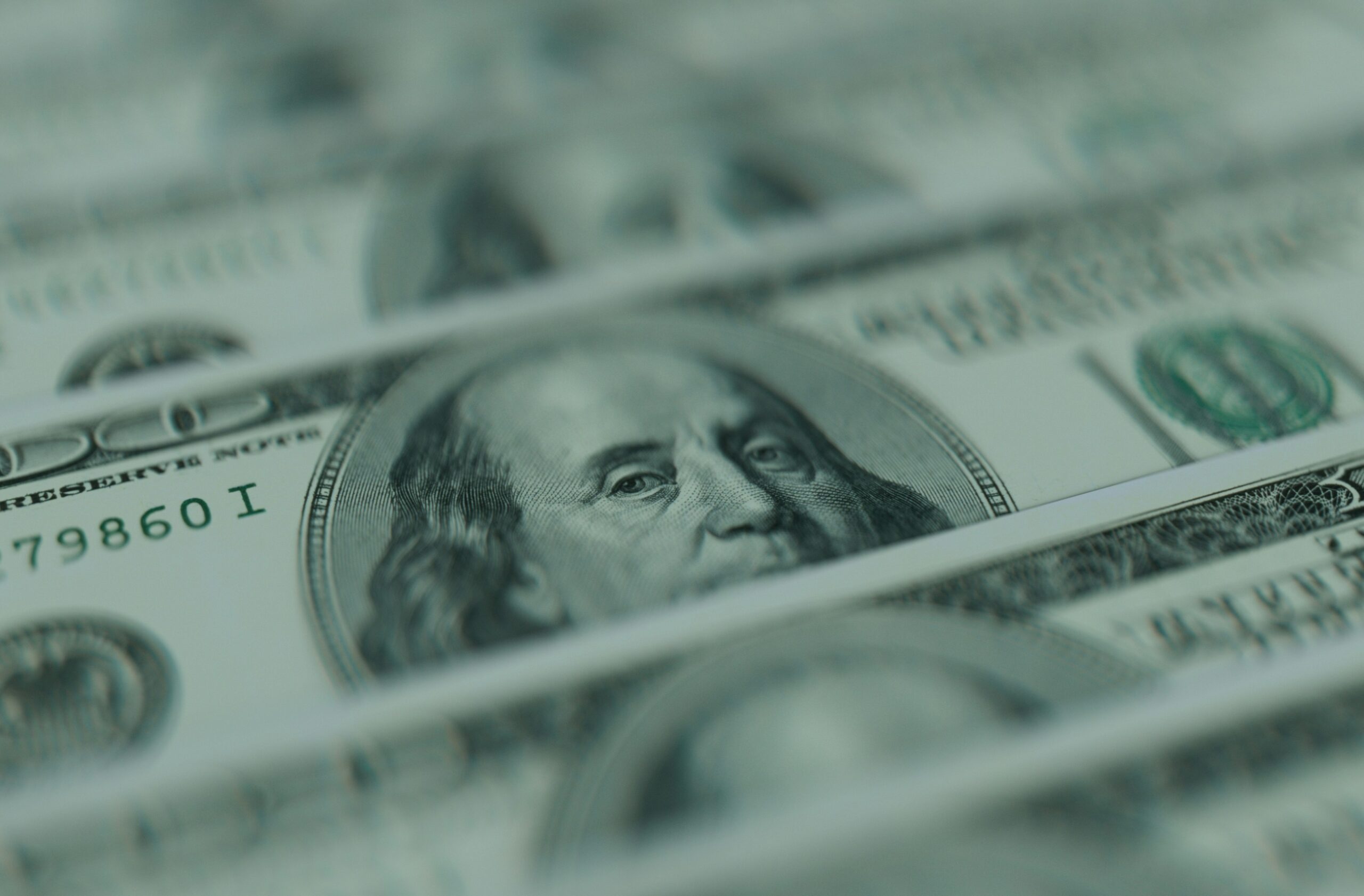 Conflict in Hormuz: Dollar Surges 97 Cents as Inflation Impacts Mexican Families