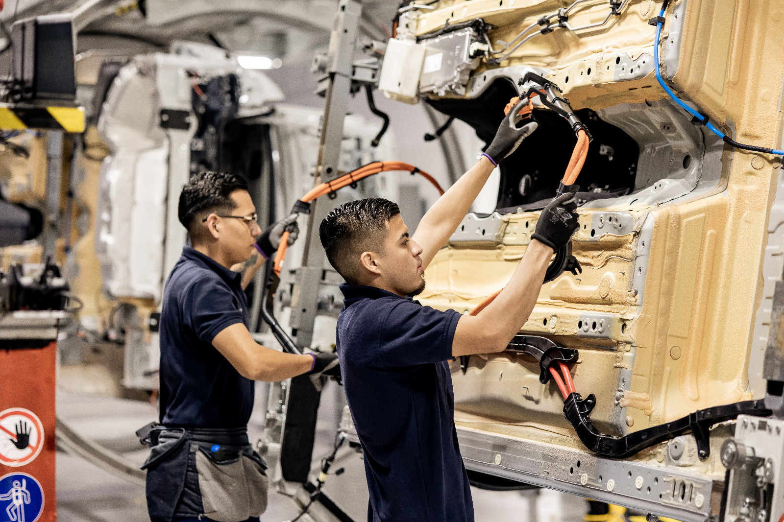 BMW to Lay Off 8,000 Employees: What Will Happen at the San Luis Potosí Plant?